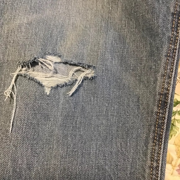 Old Navy Jeans Slouchy Straight Cropped Ripped Jeans, 8 - Picture 4 of 10